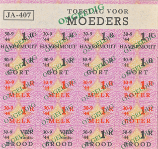 710321 Toeslag(kaart) voor Moeders JA-407. Op alle bonnen de groen gedrukte opdruk 'ONGELDIG'. Het betreft de bonnen ...